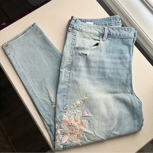AEO Embroidered Hi-Rise Jegging Crop Jeans